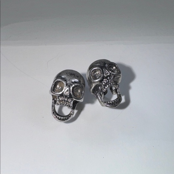 Silver Gothic Skull Earrings with moving Jaw - Picture 4 of 5